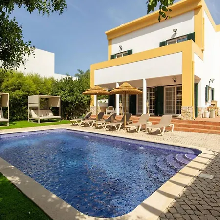 Luxurious Villa Elegant Decor With Pool