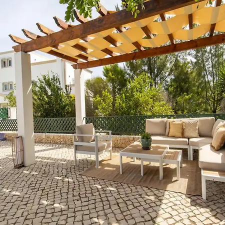 Luxurious Villa Elegant Decor With Pool