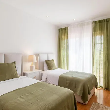Villa Luxurious Villa Elegant Decor With Pool