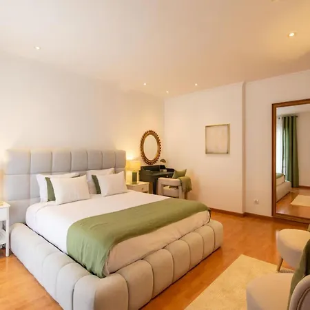 Villa Luxurious Villa Elegant Decor With Pool